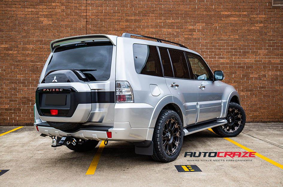 MITSUBISHI PAJERO HOSS XD II SATIN BLACK DARK TINT